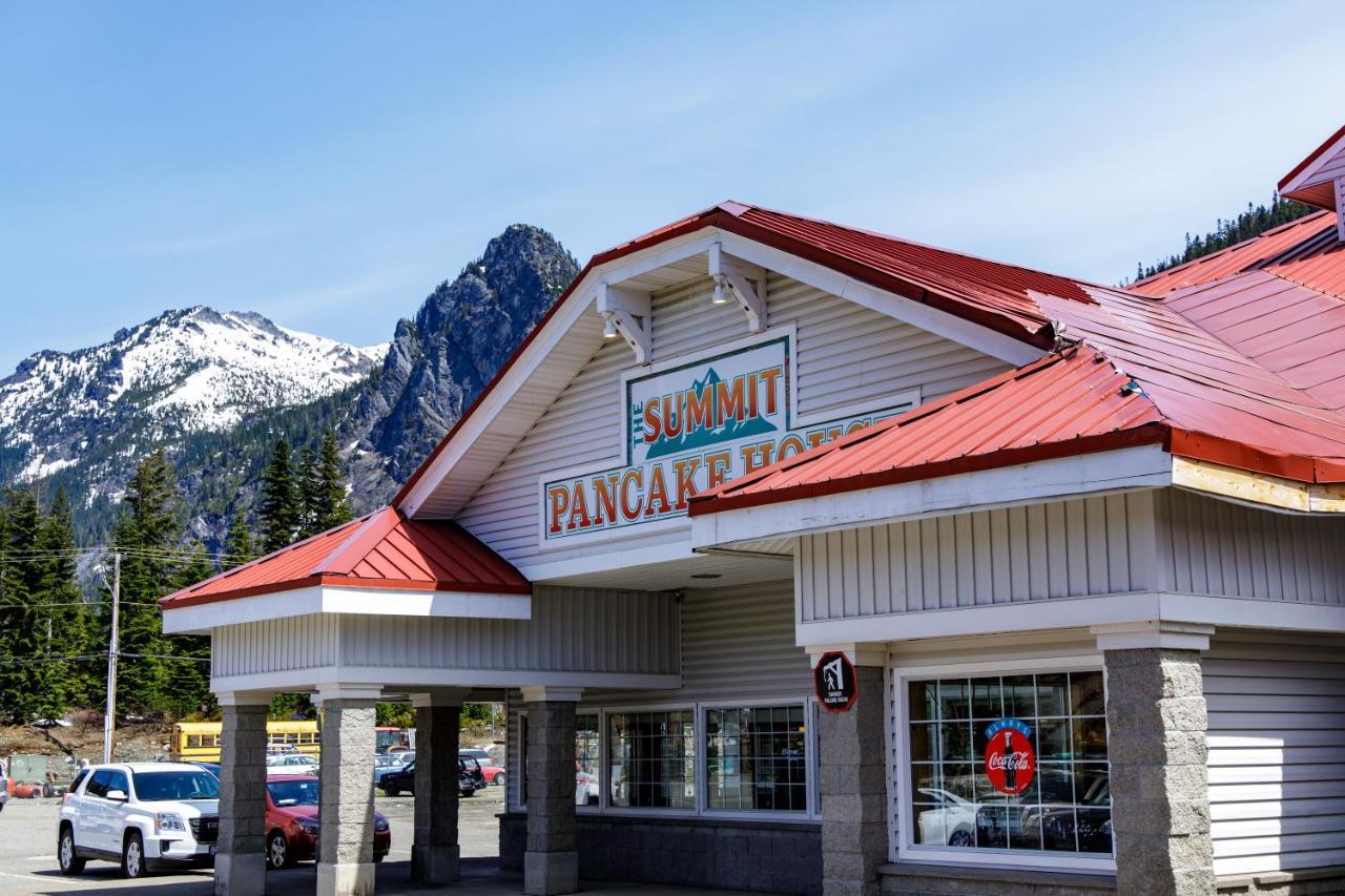 The Summit Inn Snoqualmie Pass Exterior photo